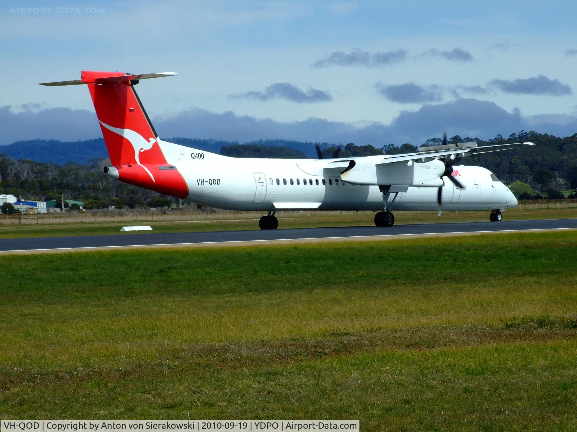 VH-QOD, 2006 De Havilland Canada DHC-8-402Q Dash 8 C/N 4123, VH-QOD @ YDPO Qantaslink Dash DHC-8-402 c/n 4123 1st reg au: 22 May 2006