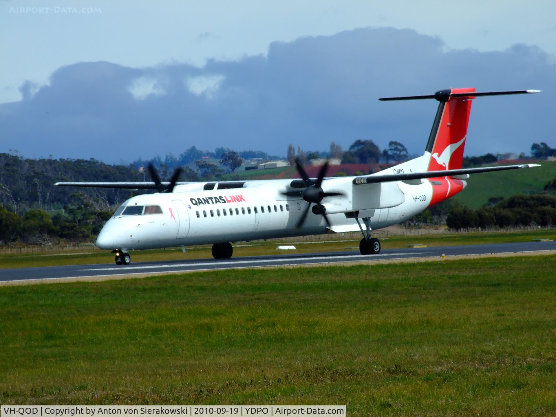 VH-QOD, 2006 De Havilland Canada DHC-8-402Q Dash 8 C/N 4123, VH-QOD @ YDPO Qantaslink Dash DHC-8-402 c/n 4123 1st reg au: 22 May 2006