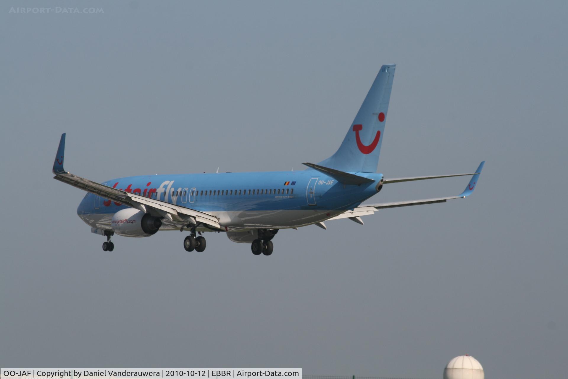 OO-JAF, 2007 Boeing 737-8K5 C/N 35133, Descending to RWY 02