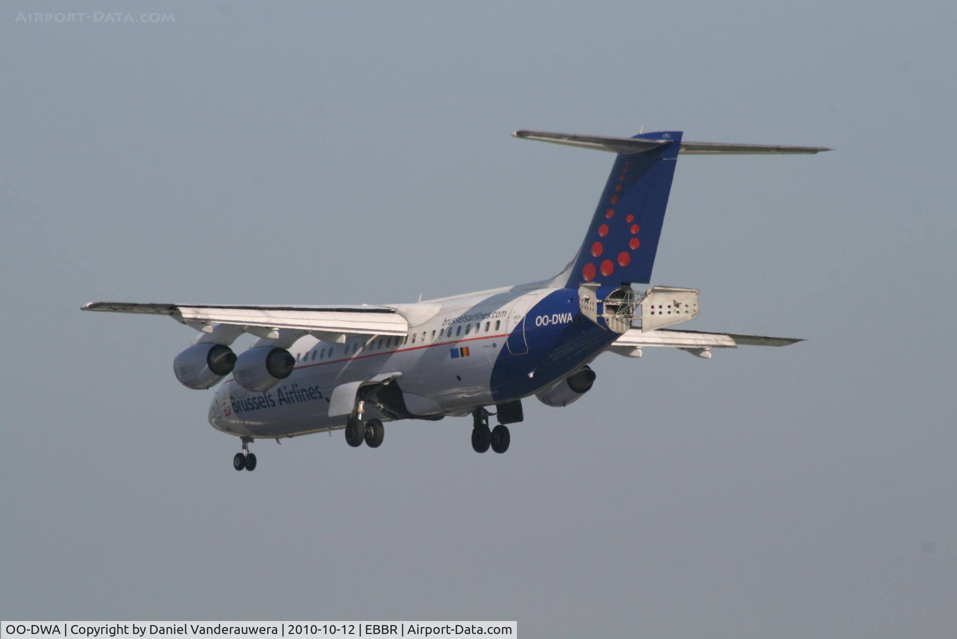 OO-DWA, 1997 British Aerospace Avro 146-RJ100 C/N E3308, Descending to RWY 02