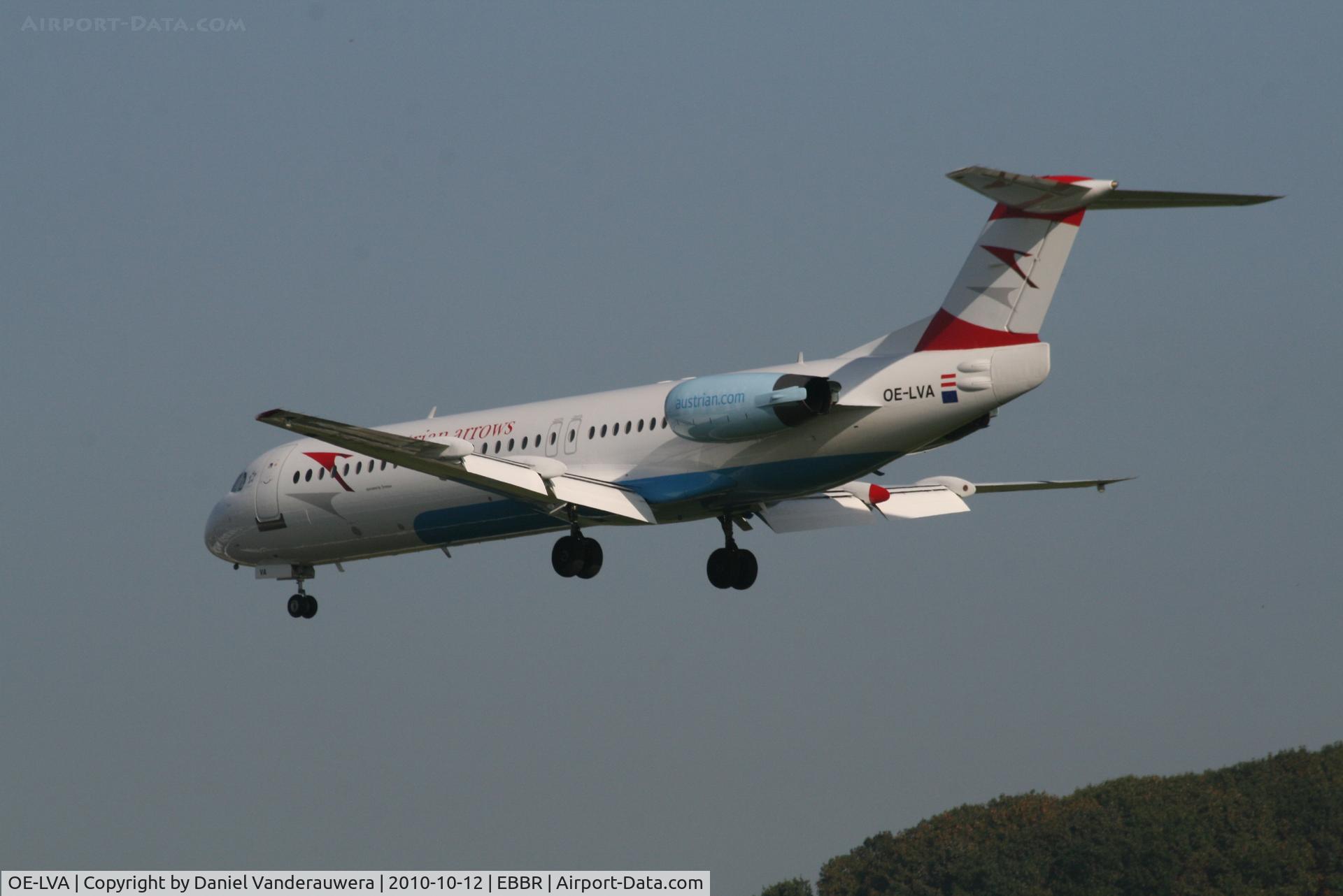 OE-LVA, 1994 Fokker 100 (F-28-0100) C/N 11490, Flight OS353 is descending to RWY 02