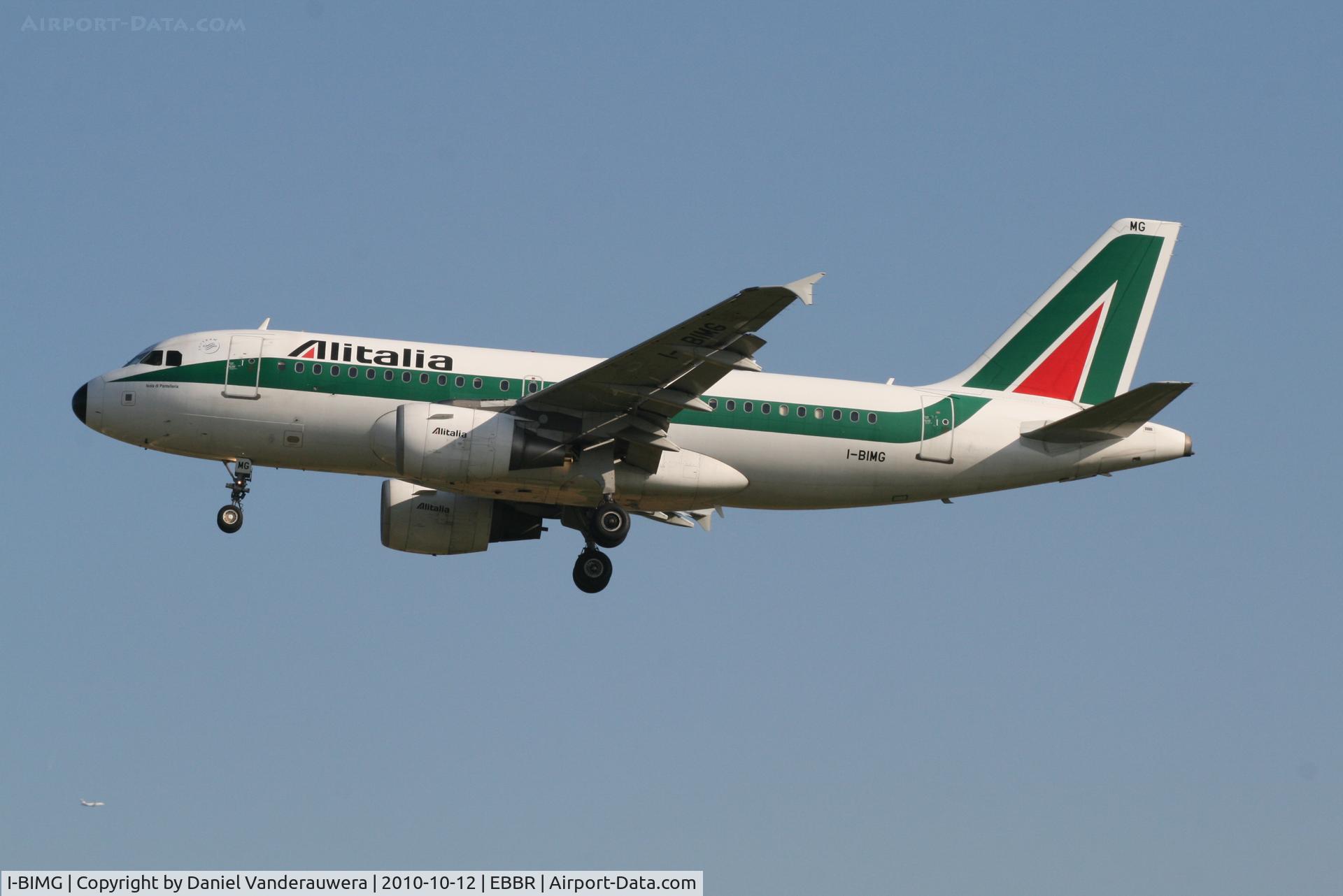 I-BIMG, 2003 Airbus A319-112 C/N 2086, Flight XM5984 is descending to RWY 02