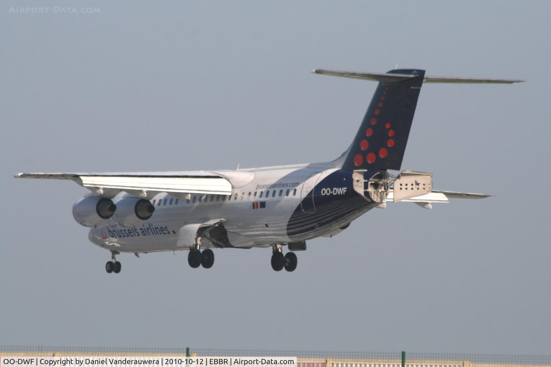 OO-DWF, 1998 British Aerospace Avro 146-RJ100 C/N E3332, Descending to RWY 02
