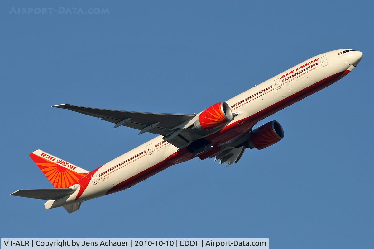 VT-ALR, 2009 Boeing 777-337/ER C/N 36316, Take-Off on rwy07L