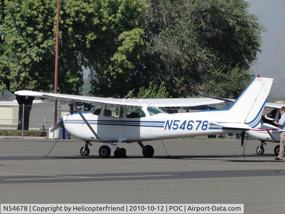 N54678, 1981 Cessna 172P C/N 17275034, Parked in transient parking