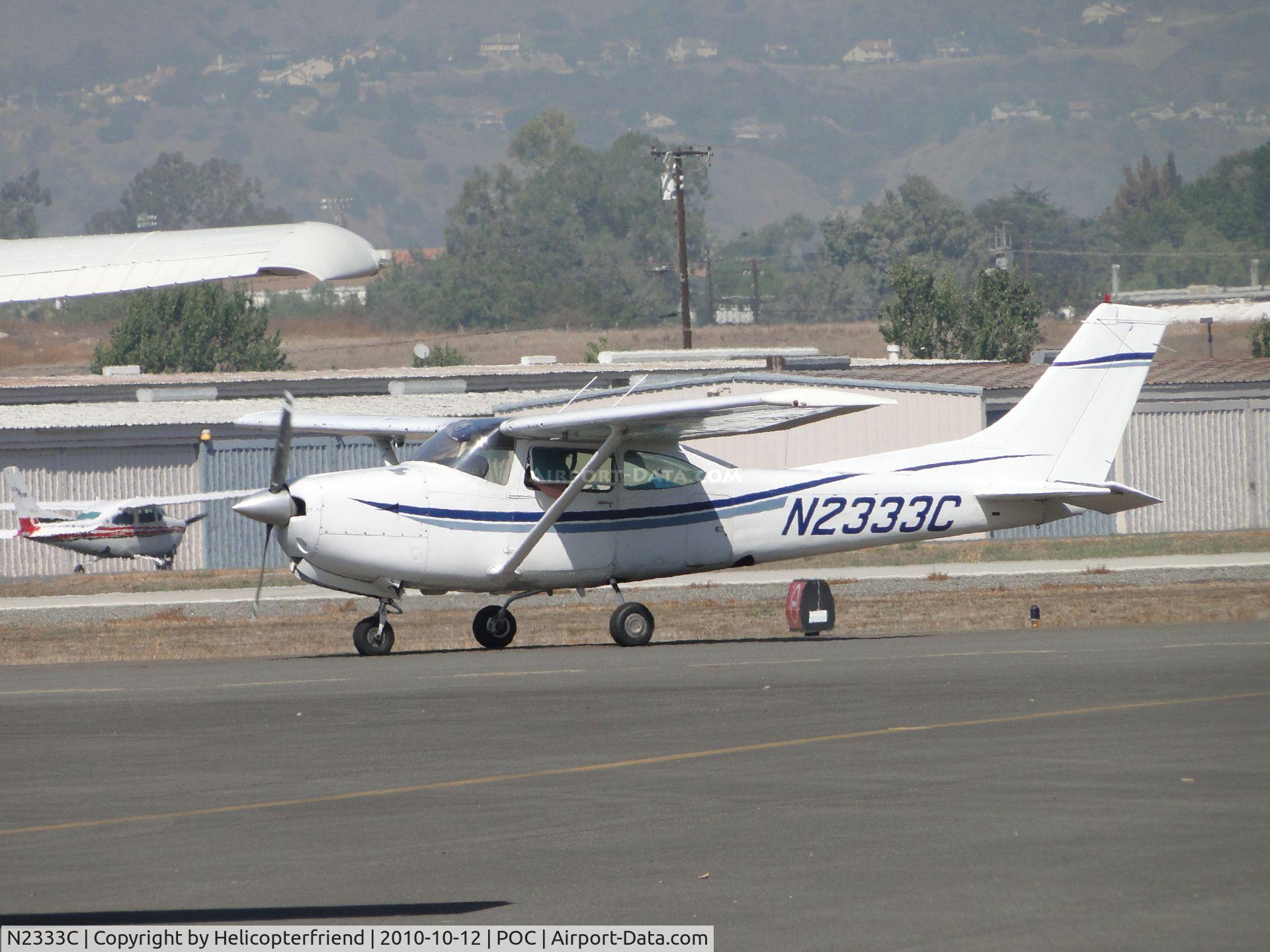N2333C, 1978 Cessna R182 Skylane RG C/N R18200152, Standing by on taxiway Echo for clearence to taxiway Sierra