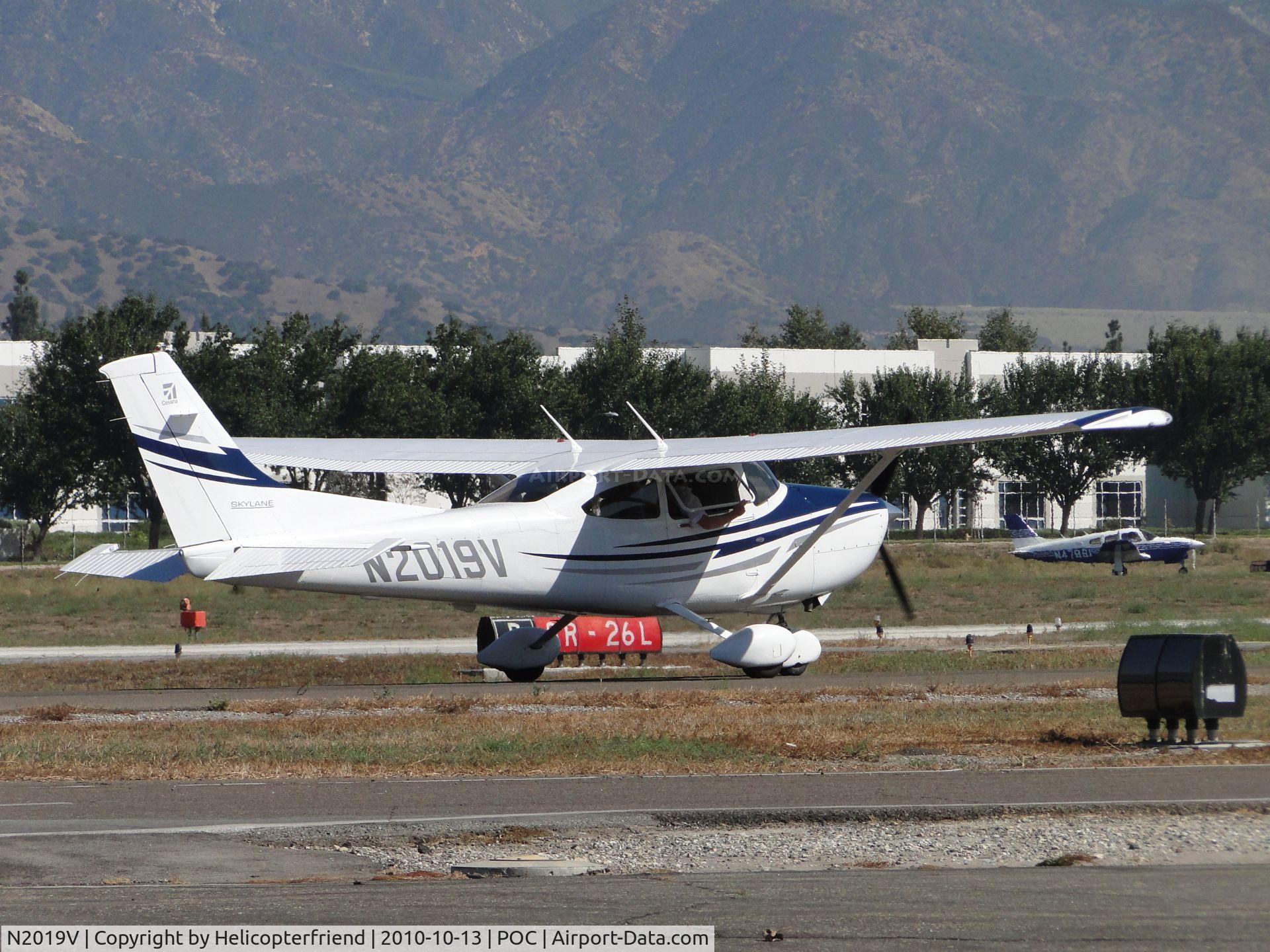 N2019V, 2005 Cessna 182T Skylane C/N 18281699, Eastbound taxiway Sierra heading for runway 26L