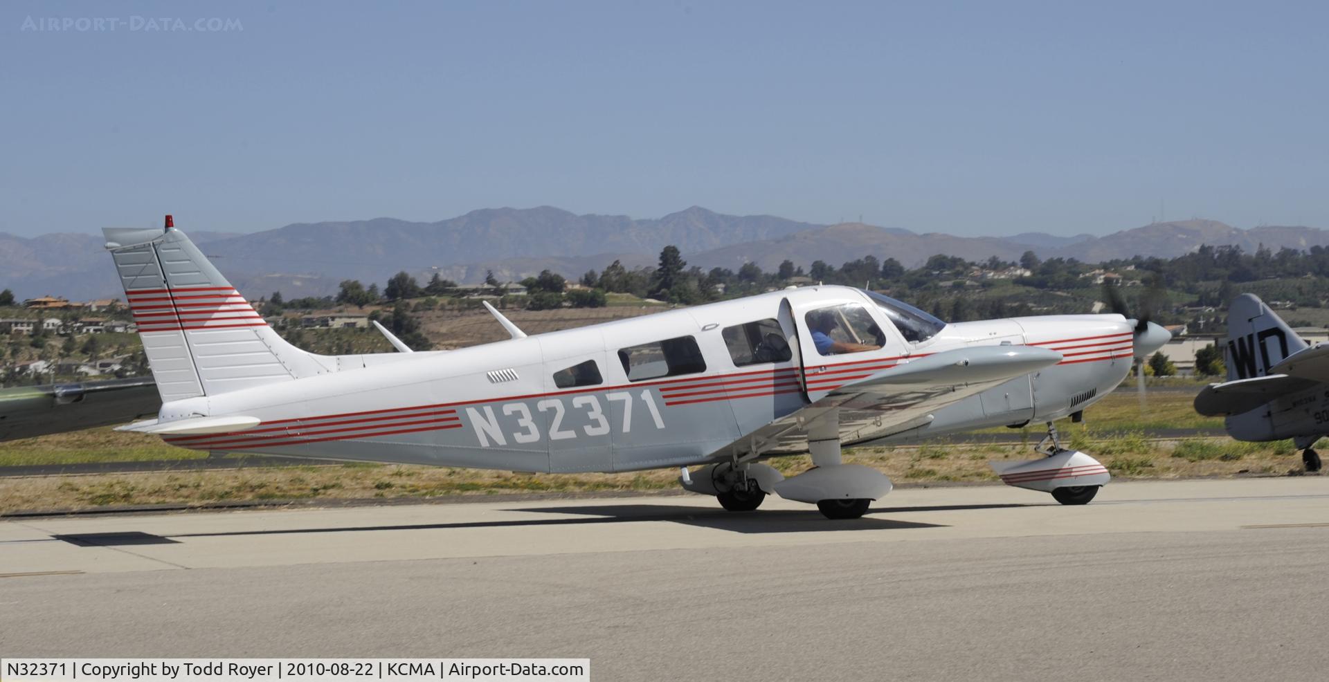 N32371, 1974 Piper PA-32-300 Cherokee Six Cherokee Six C/N 32-7540035, 2010 CAMARILLO AIRSHOW