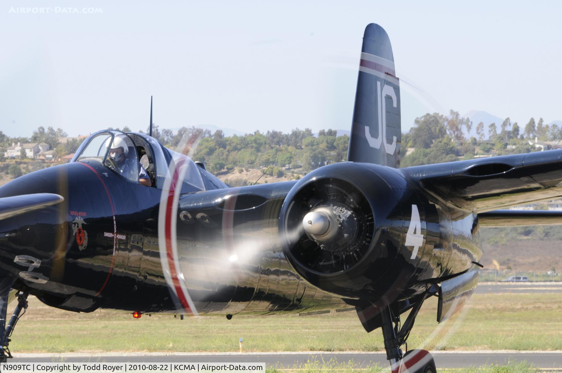 N909TC, 1945 Grumman F7F-3P Tigercat C/N 80425, 2010 CAMARILLO AIRSHOW