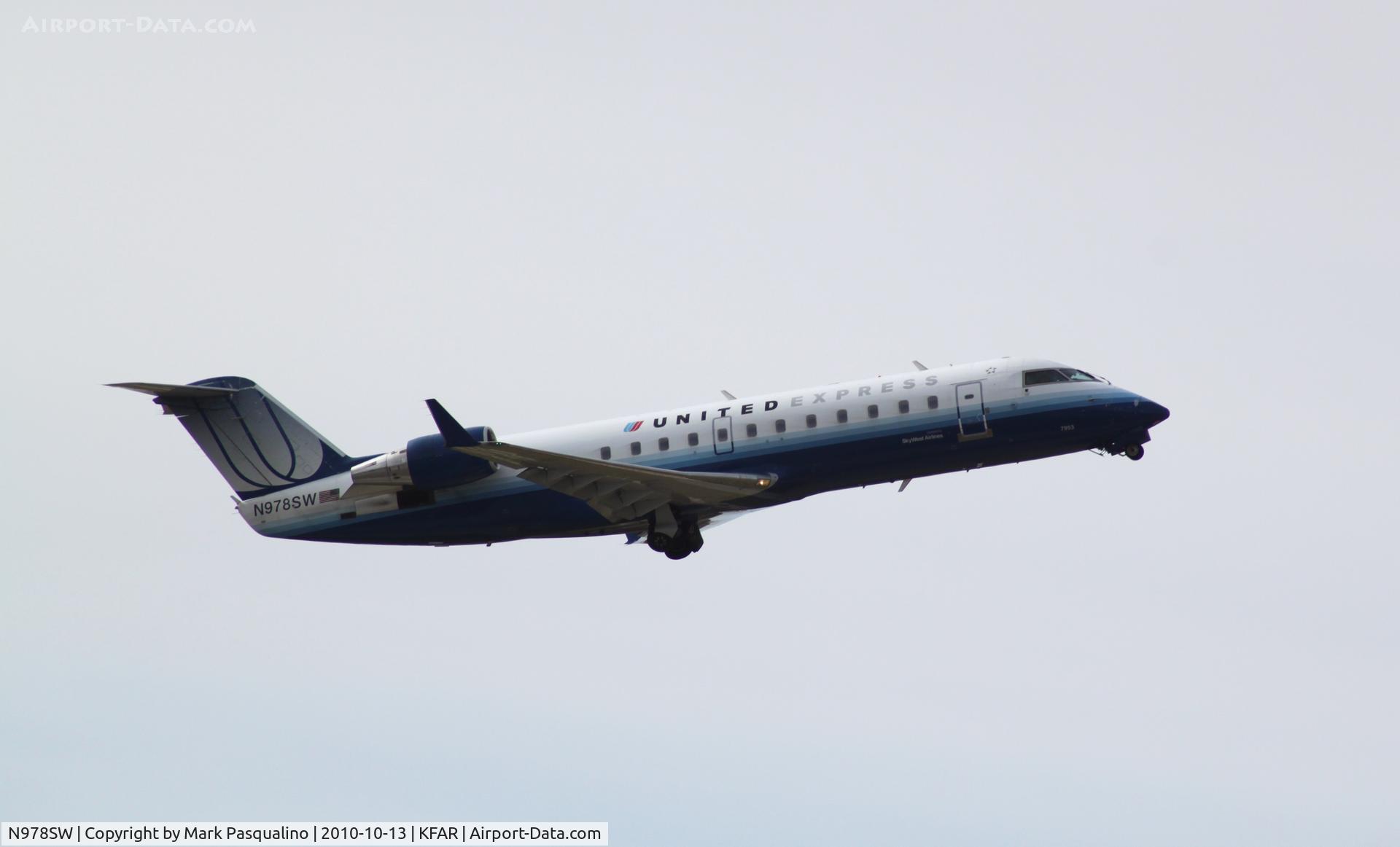 N978SW, 2004 Bombardier CRJ-200ER (CL-600-2B19) C/N 7953, CL-600-2B19