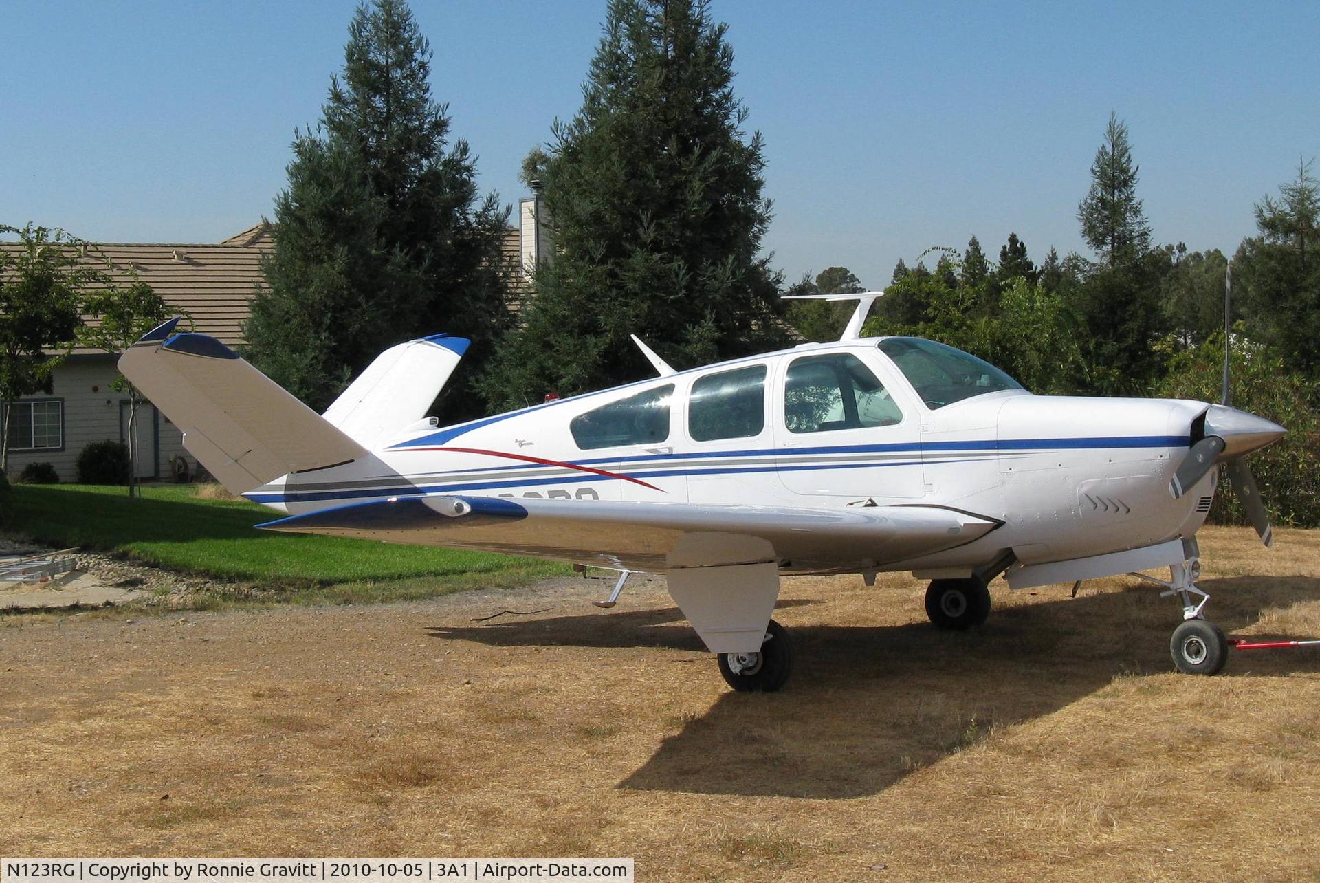 N123RG, 1968 Beech V35A Bonanza C/N D-8816, 1968 Beech Bonanza V35A