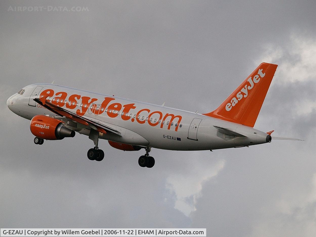 G-EZAU, 2006 Airbus A319-111 C/N 2795, Take off of Amsterdam airport on runway 24