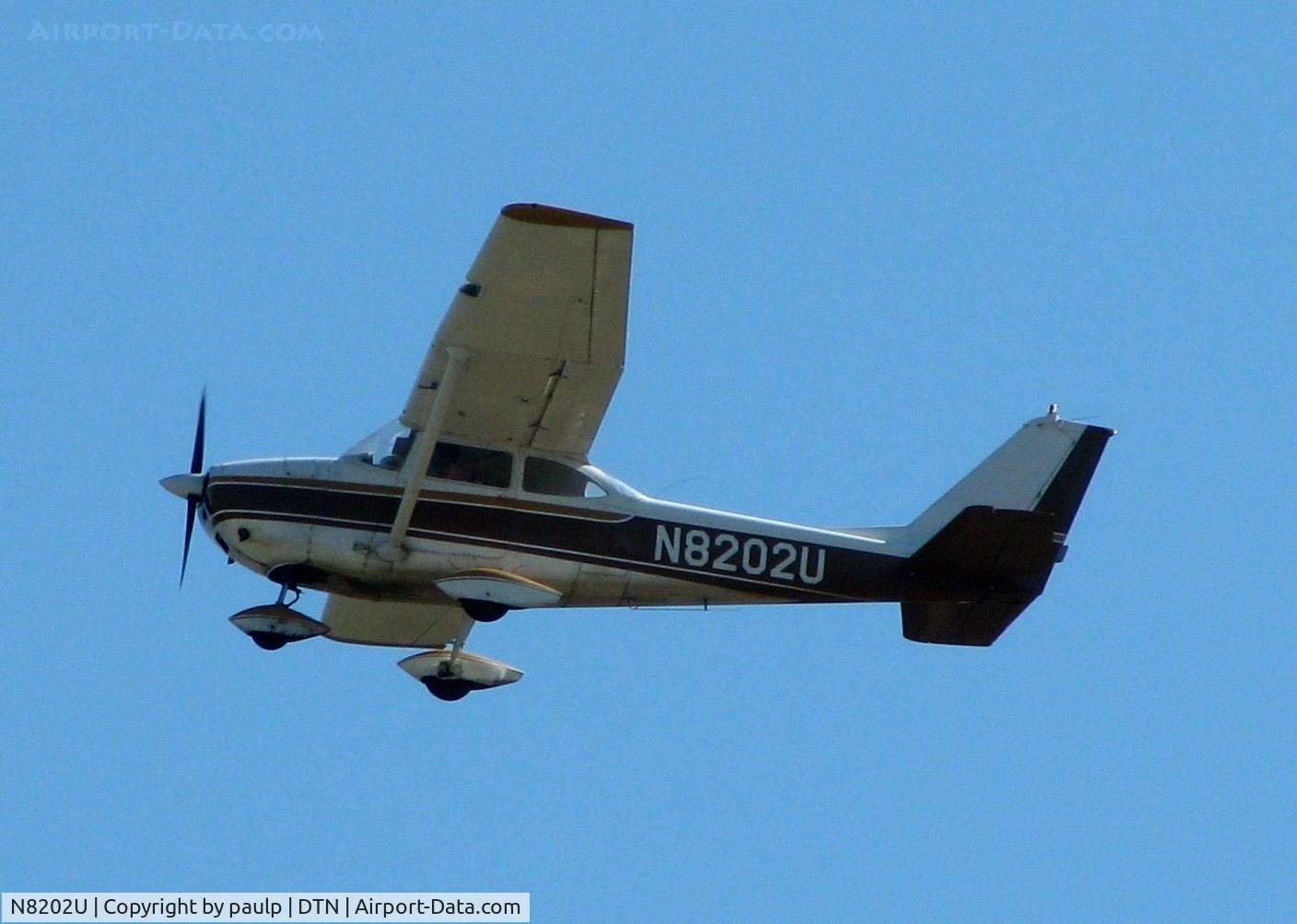 N8202U, 1964 Cessna 172F C/N 17252102, Off of 32 at Downtown Shreveport.