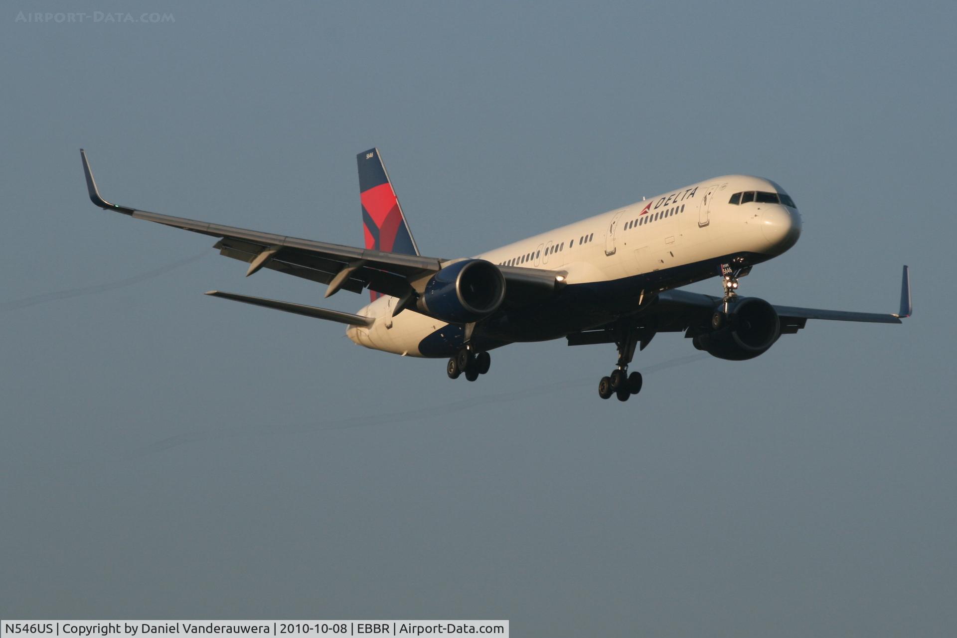 N546US, 1996 Boeing 757-251 C/N 26493, Flight DL140 on approach to RWY 02