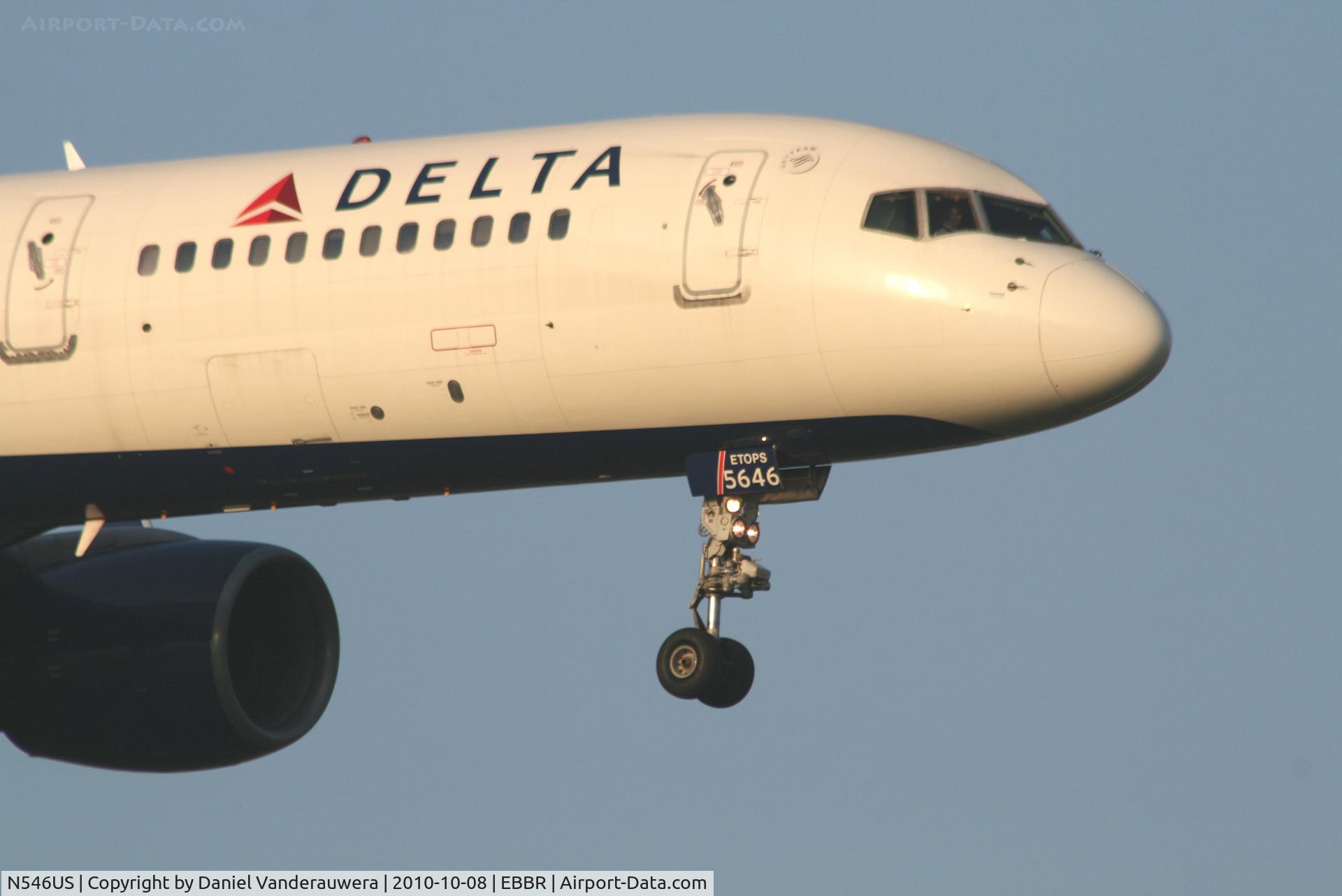 N546US, 1996 Boeing 757-251 C/N 26493, Flight DL140 is descending to RWY 02