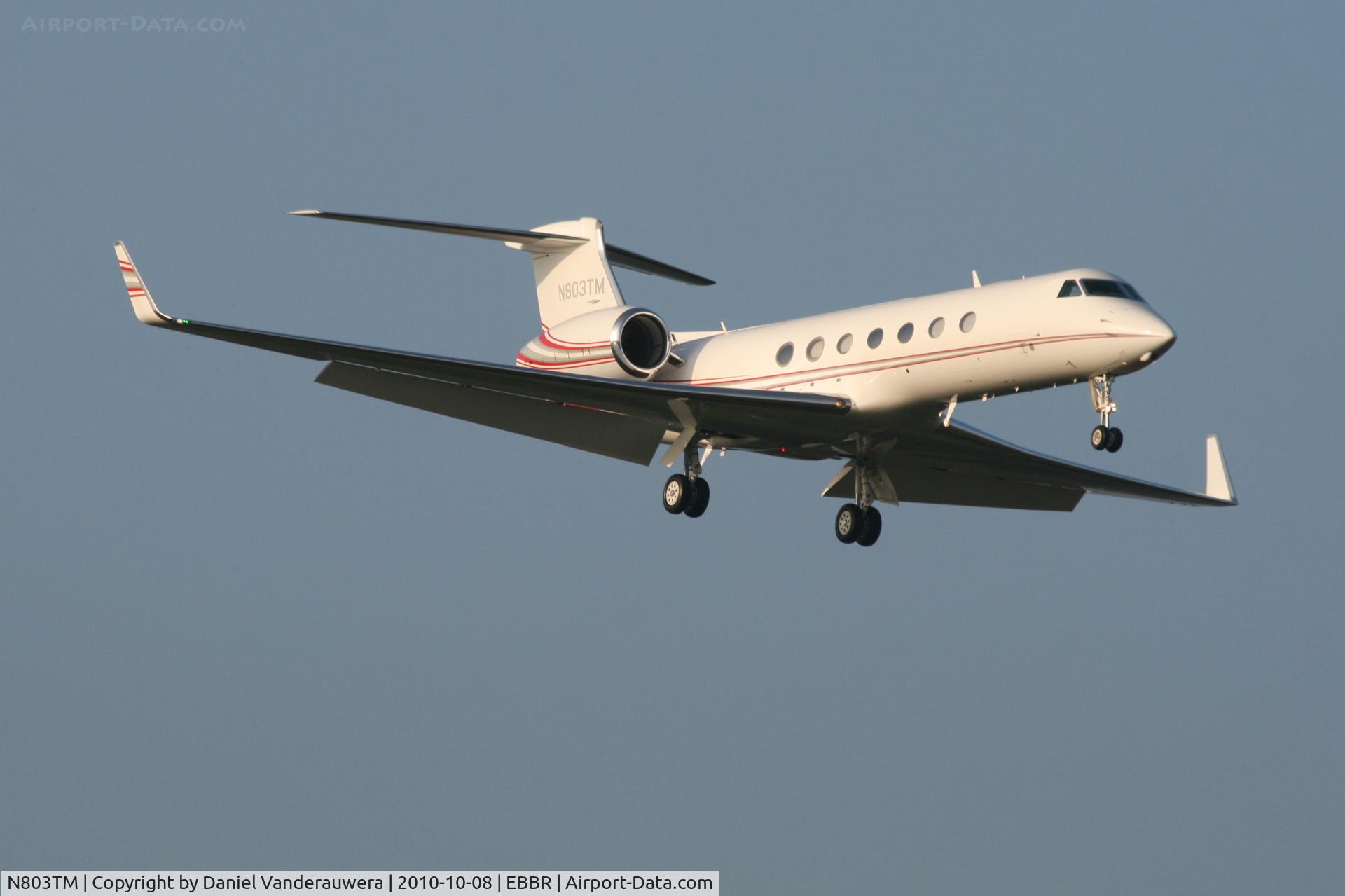 N803TM, 2006 Gulfstream Aerospace GV-SP (G550) C/N 5226, Arrival to RWY 02