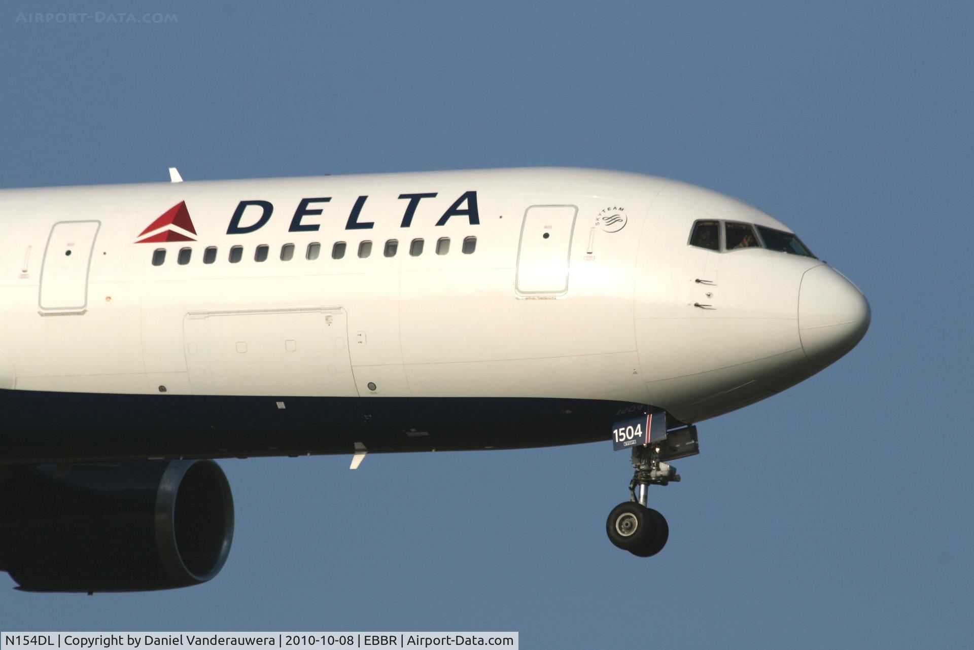 N154DL, 1991 Boeing 767-3P6 C/N 25241, Flight DL124 is descending to RWY 02