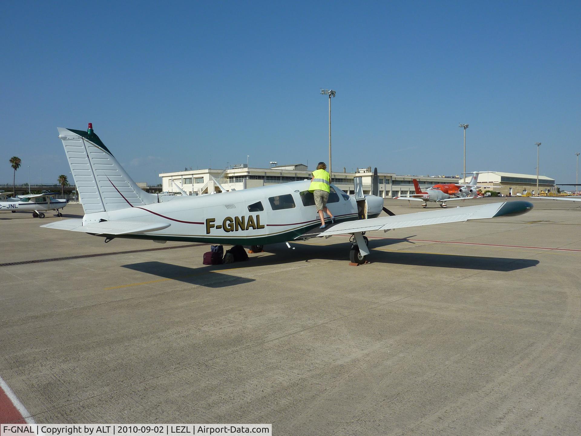 F-GNAL, 1976 Piper PA-32R-300 Cherokee Lance C/N 32R7680422, New paint in 2010
Photo taken at Sevilla San Pablo airport (Spain)
