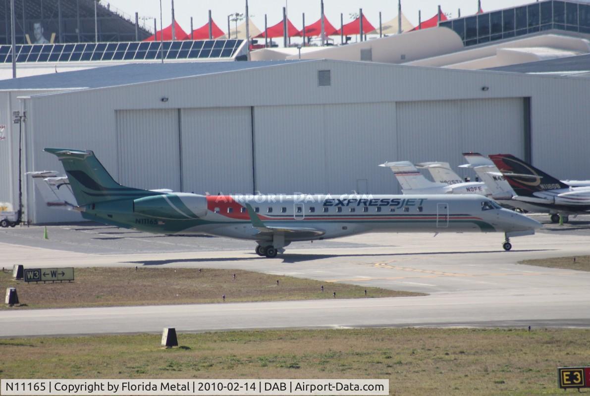 N11165, 2004 Embraer ERJ-145XR (EMB-145XR) C/N 14500819, Express Jet E145XR