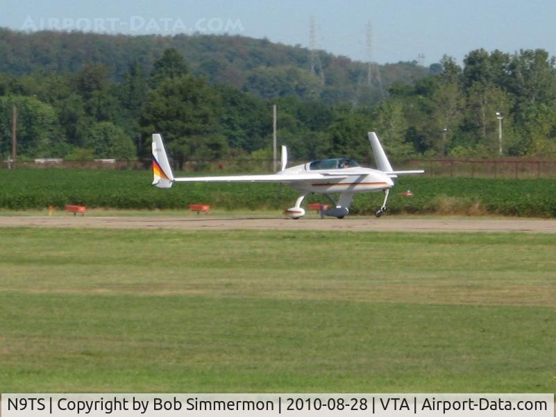 N9TS, 1986 Rutan Long-EZ C/N 1378, Arriving at the Newark, Ohio breakfast fly-in.