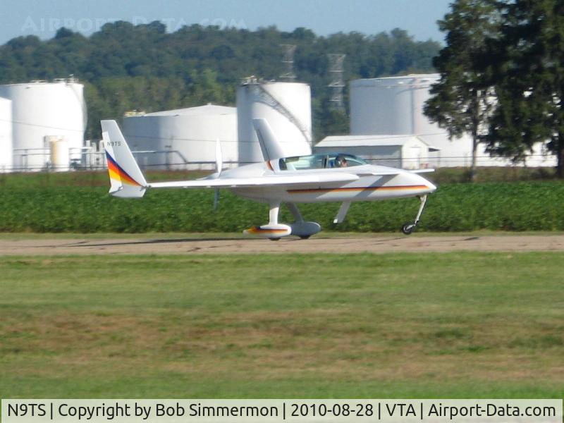 N9TS, 1986 Rutan Long-EZ C/N 1378, Arriving at the Newark, Ohio breakfast fly-in.