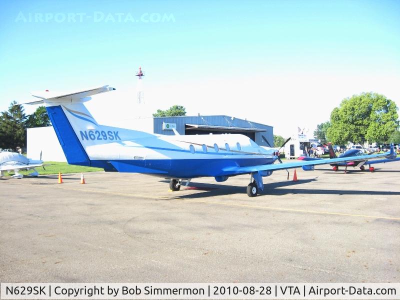 N629SK, 2001 Pilatus PC-12/45 C/N 413, On the ramp at Newark, Ohio