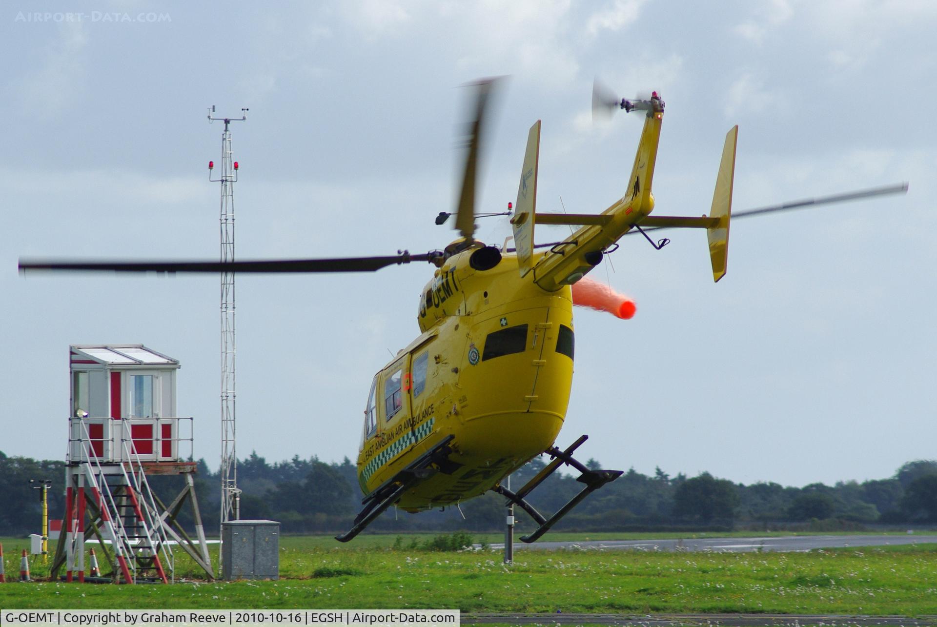 G-OEMT, 2001 Eurocopter-Kawasaki BK-117C-1 C/N 7538, Heli-med daparting.