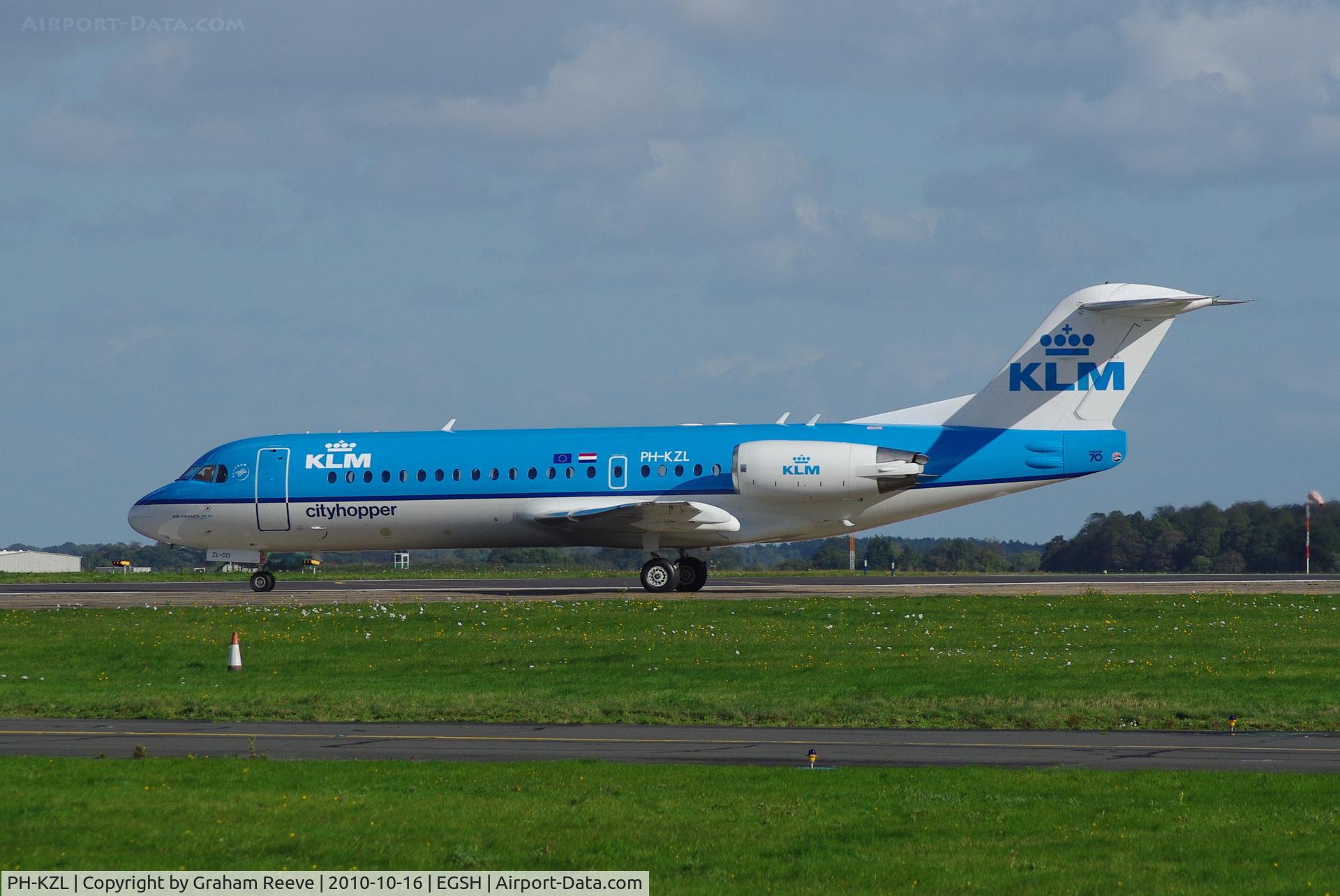 PH-KZL, 1995 Fokker 70 (F-28-0070) C/N 11536, About to depart from 09.