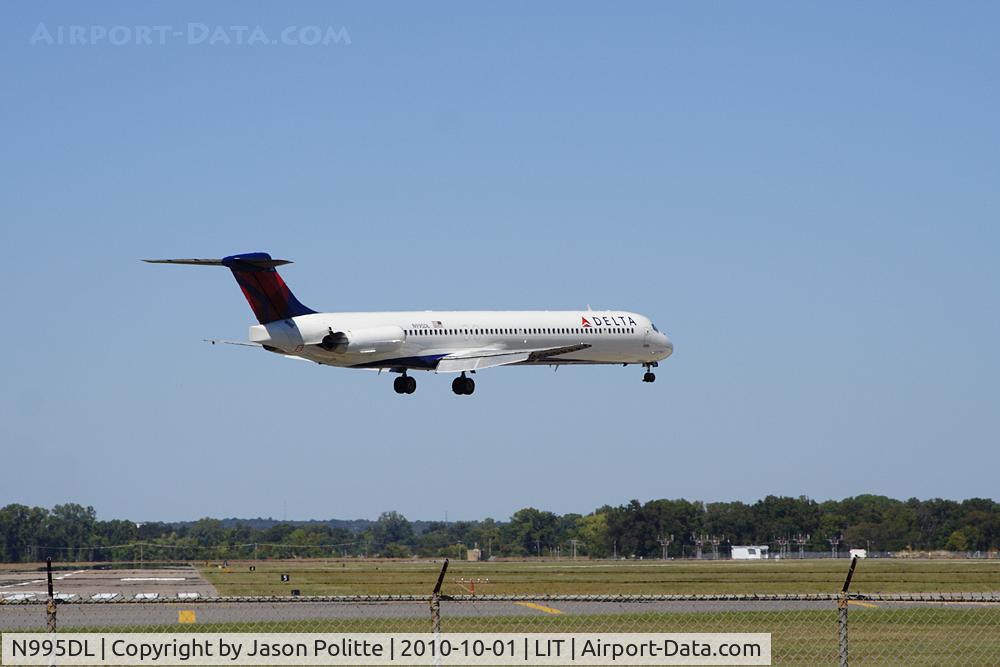 N995DL, 1991 McDonnell Douglas MD-88 C/N 53362, Delta MD-88 landing at Adams Field