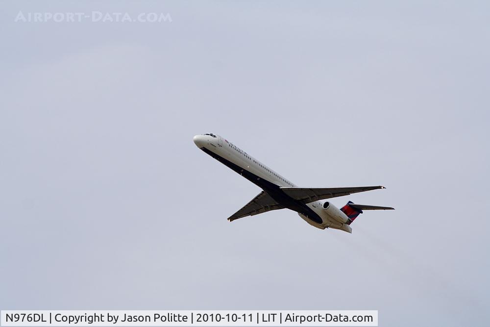 N976DL, 1991 McDonnell Douglas MD-88 C/N 53257, Delta MD-88 departing Adams Field