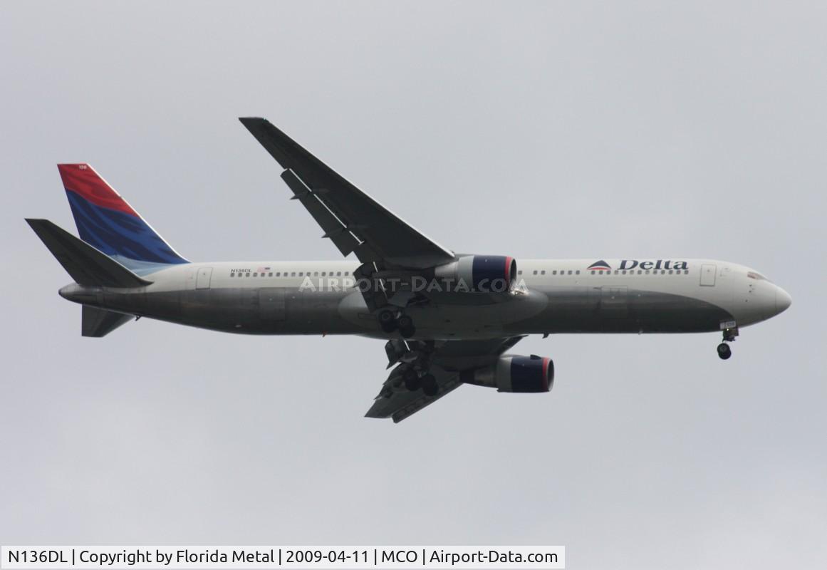N136DL, 1991 Boeing 767-332 C/N 25146, Delta 767-300