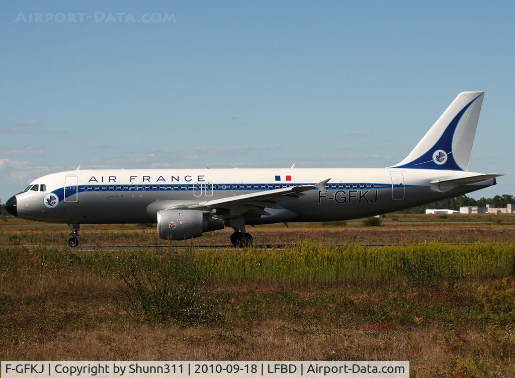 F-GFKJ, 1989 Airbus A320-211 C/N 0063, Taxiing holding point rwy 05 for departure...