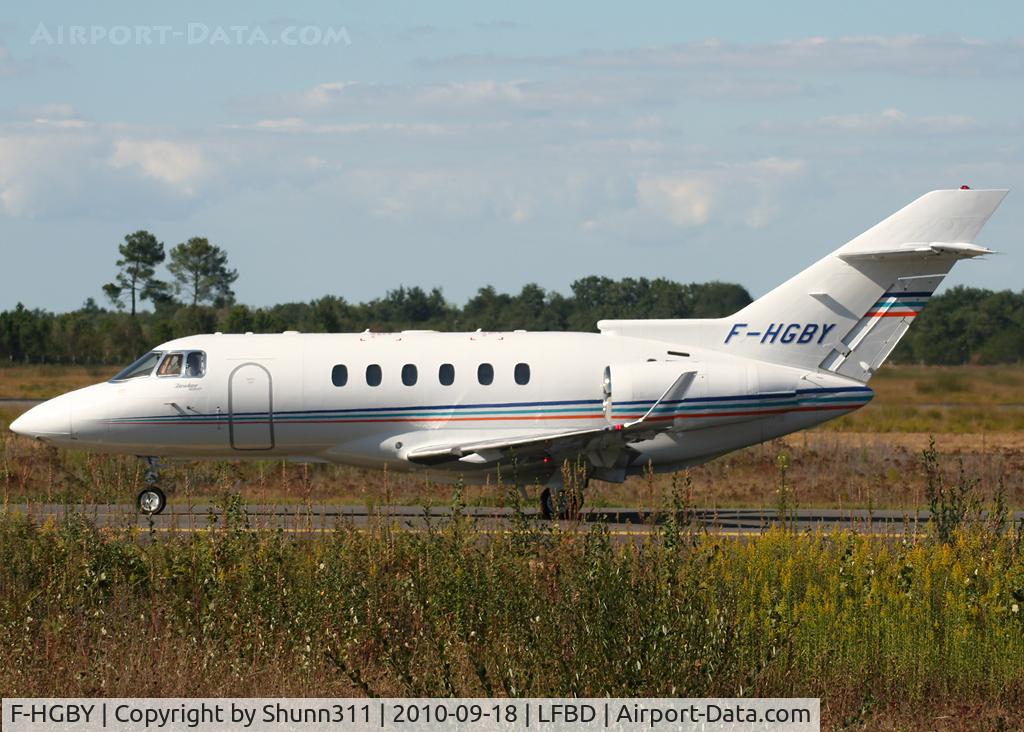 F-HGBY, 2009 Hawker Beechcraft 900XP C/N HA-0090, Taxiing holding point rwy 05 for departure...