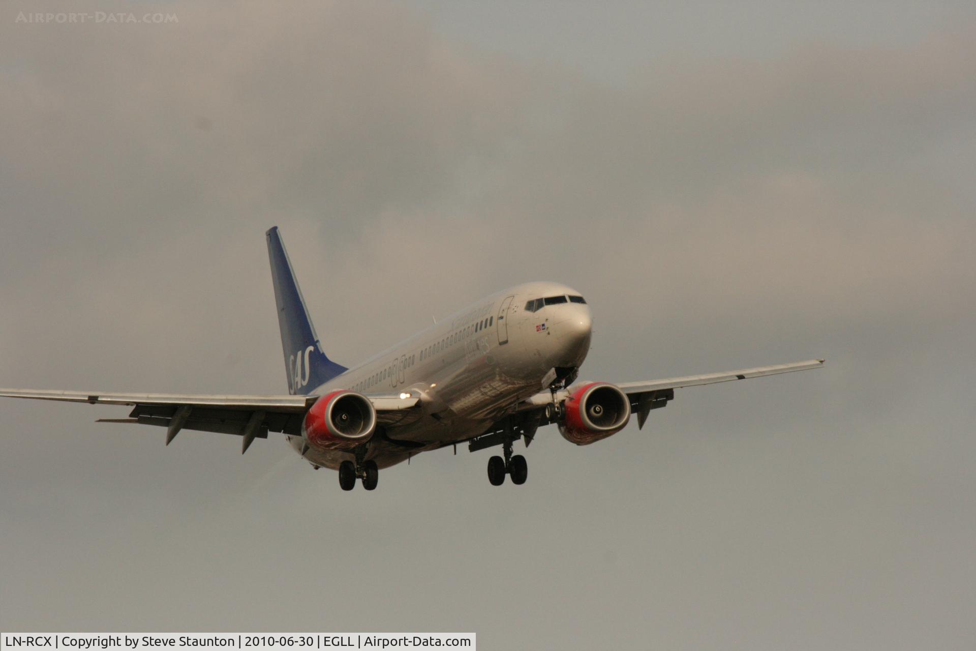 LN-RCX, 2000 Boeing 737-883 C/N 30196, Taken at Heathrow Airport, June 2010