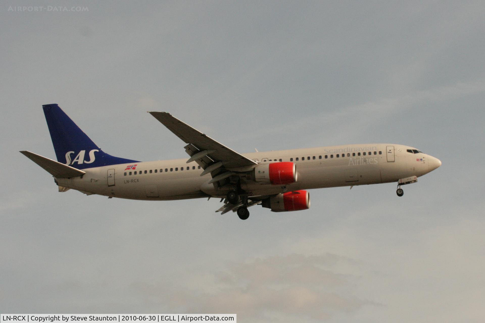 LN-RCX, 2000 Boeing 737-883 C/N 30196, Taken at Heathrow Airport, June 2010