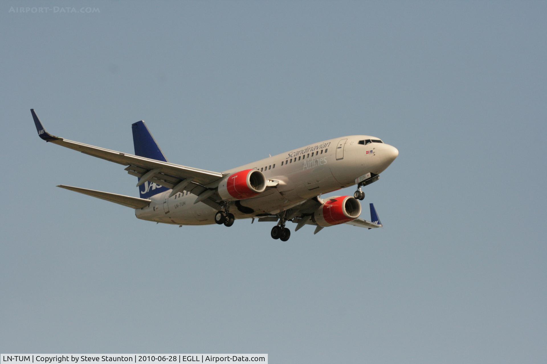 LN-TUM, 2002 Boeing 737-705 C/N 29098, Taken at Heathrow Airport, June 2010