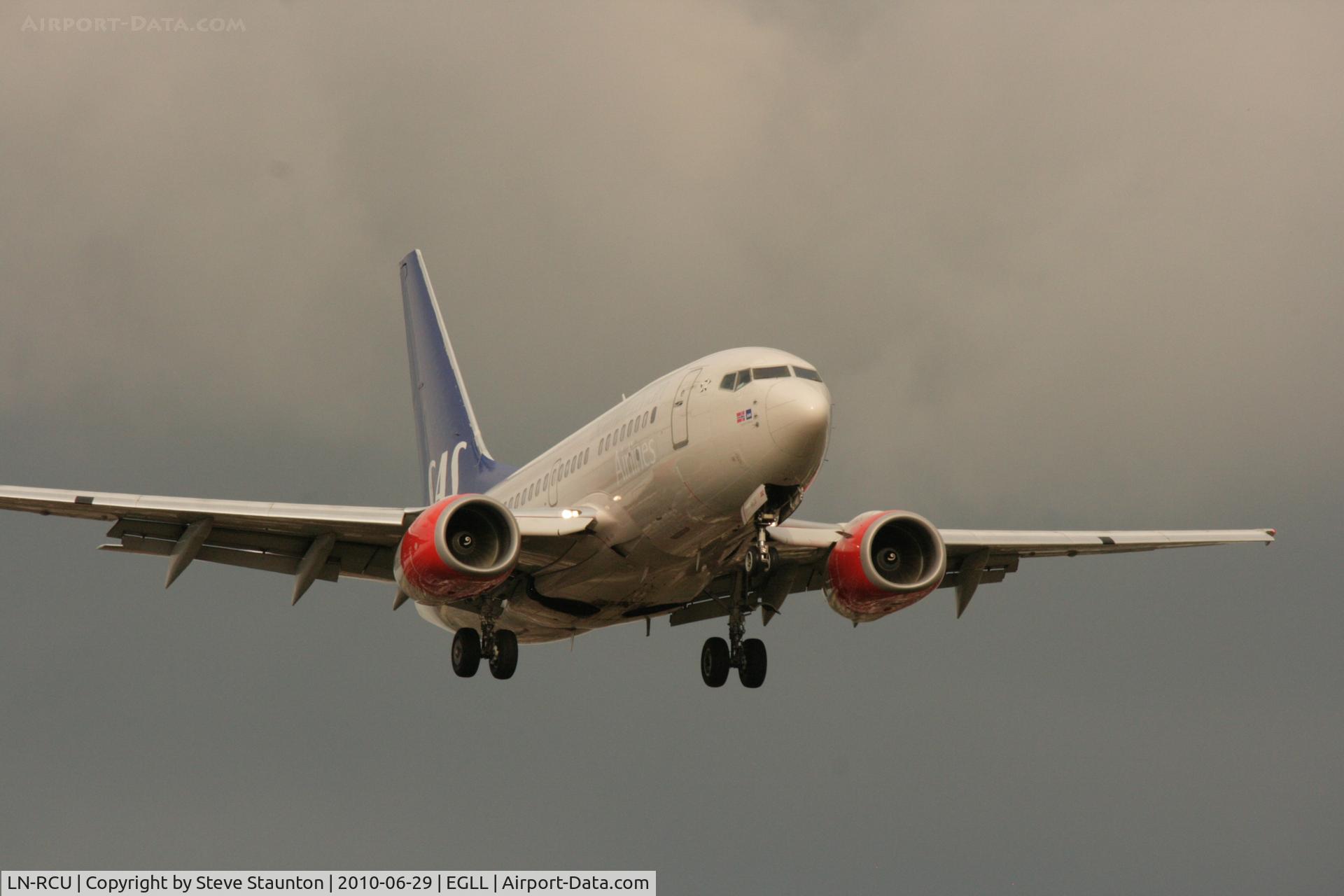 LN-RCU, 1999 Boeing 737-683 C/N 30190, Taken at Heathrow Airport, June 2010