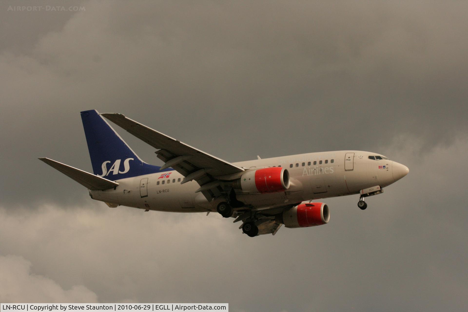LN-RCU, 1999 Boeing 737-683 C/N 30190, Taken at Heathrow Airport, June 2010