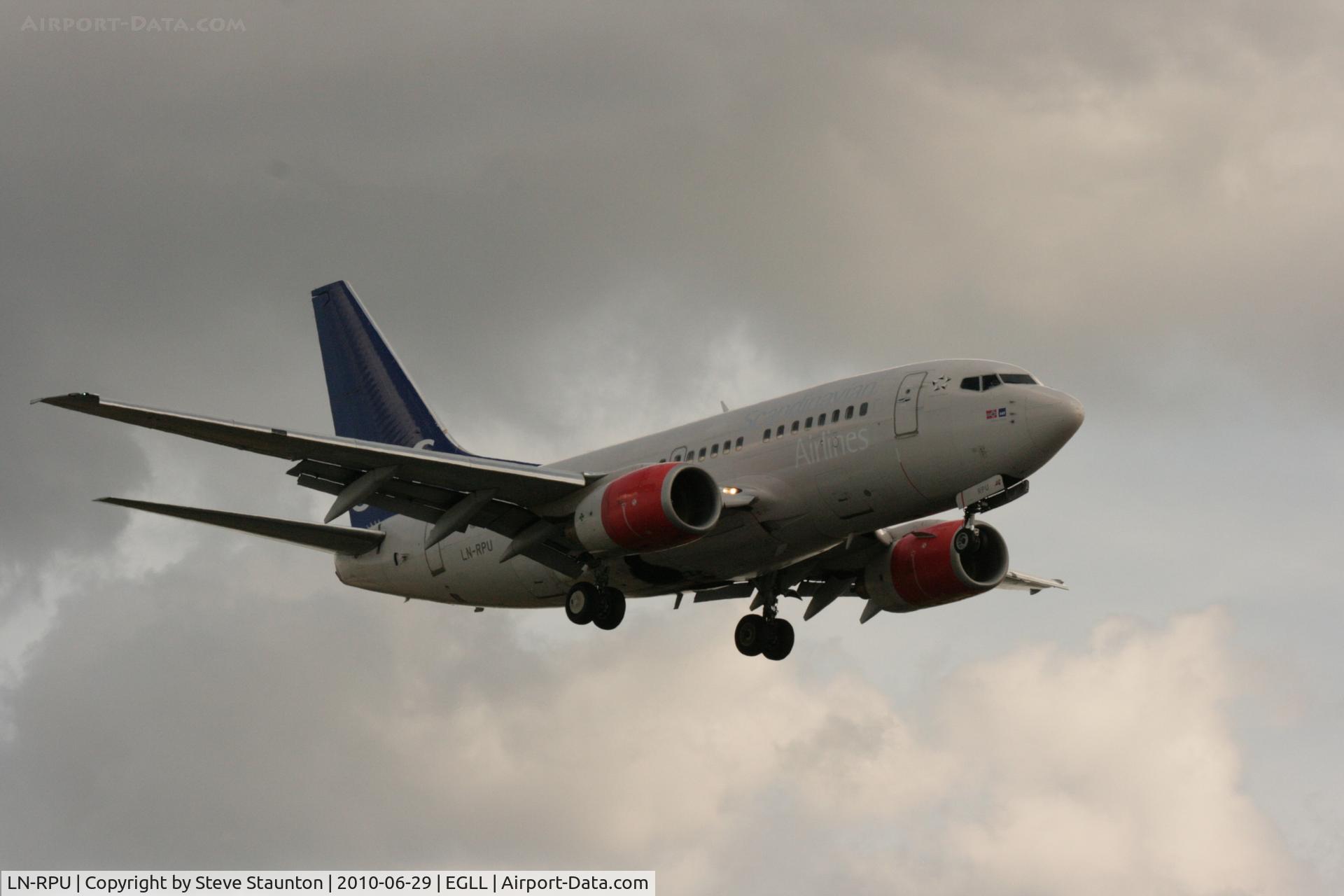 LN-RPU, 1999 Boeing 737-683 C/N 28312, Taken at Heathrow Airport, June 2010