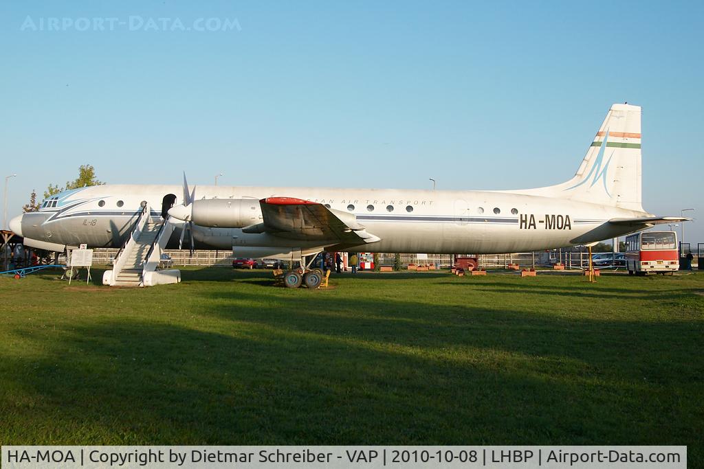 HA-MOA, 1960 Ilyushin IL-18V C/N 180001903, Malev Iljuschin 18
