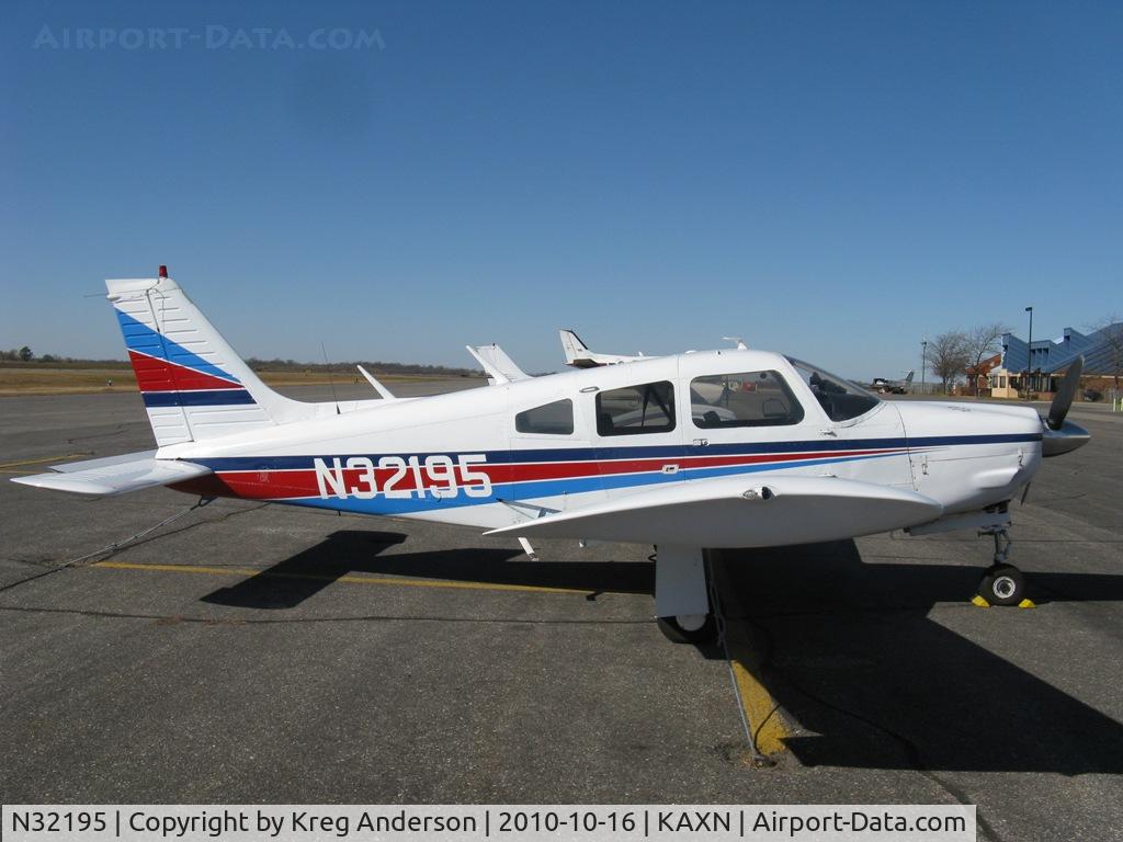 N32195, 1974 Piper PA-28R-200 C/N 28R-7535033, Piper PA-28R-200 Cherokee Arrow on the line.