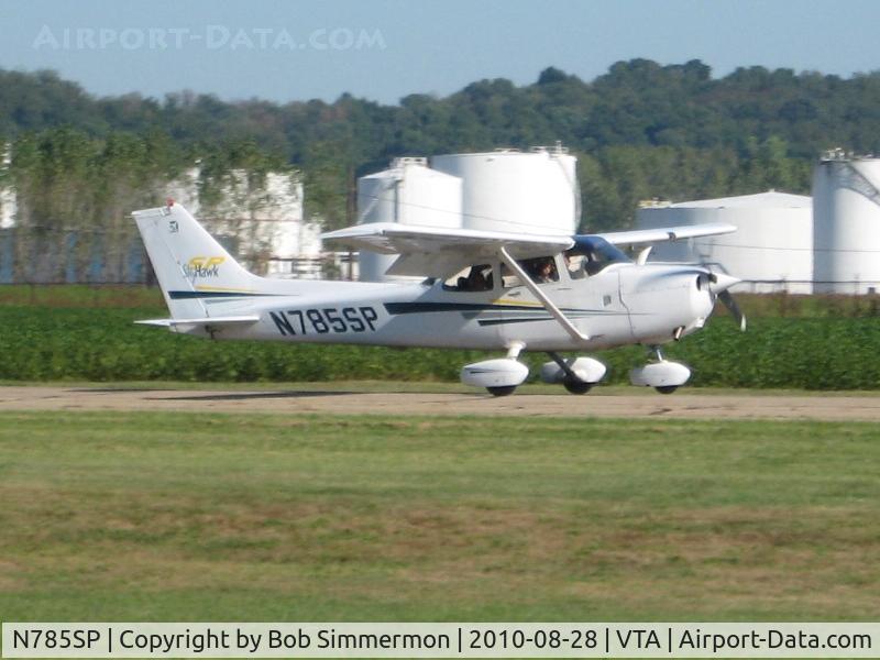 N785SP, 2001 Cessna 172S C/N 172S8712, Arriving at the Newark, Ohio breakfast fly-in.