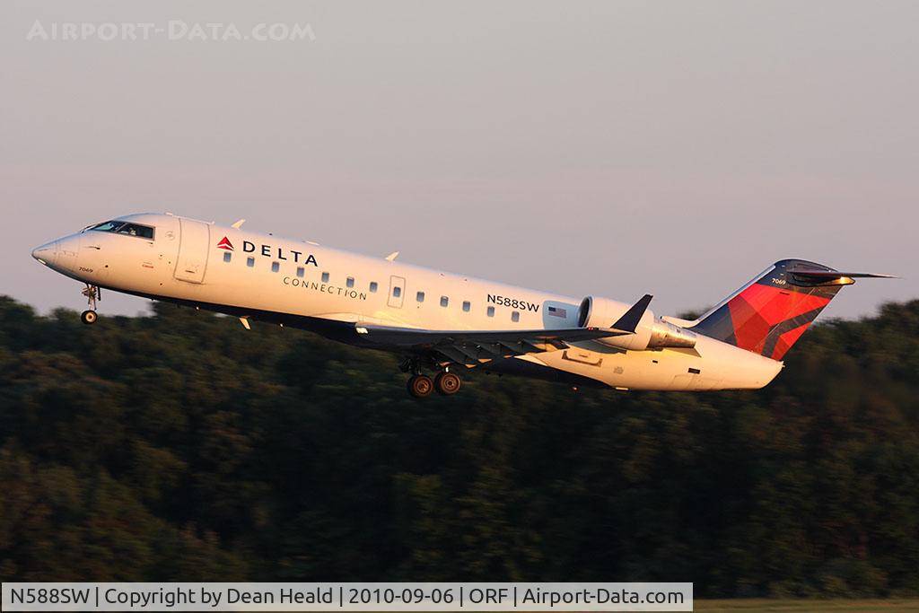 N588SW, 1995 Canadair CRJ-100ER (CL-600-2B19) C/N 7069, Delta Connection (Comair) N588SW (FLT COM401) climbing out from RWY 5 en route to Detroit Metro Wayne County (KDTW).