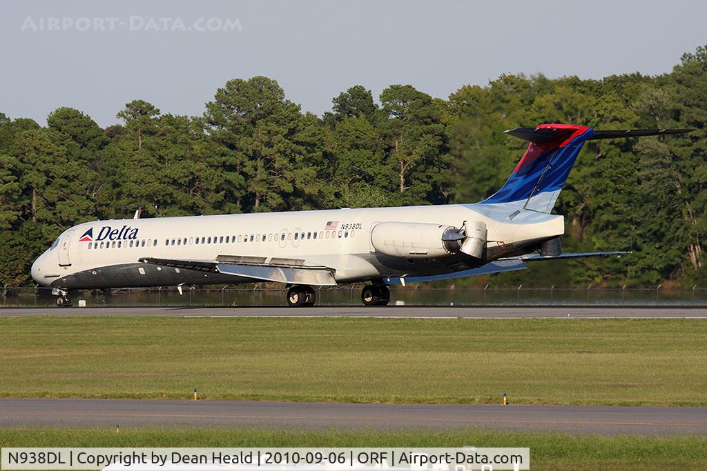 N938DL, 1989 McDonnell Douglas MD-88 C/N 49811, Delta Air Lines N938DL (FLT DAL1238) rolling out on RWY 5 after arrival from Hartsfield-Jackson Atlanta Int'l (KATL).