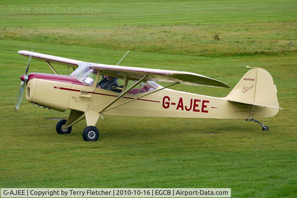 G-AJEE, 1946 Auster J-1 Autocrat C/N 2309, 1946 Auster Aircraft Ltd AUSTER 5J1, c/n: 2309 taxies out from its Barton base