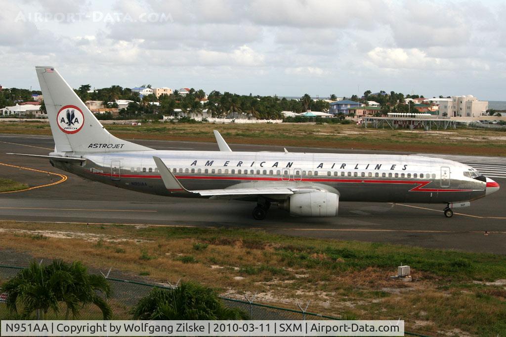 N951AA, 2000 Boeing 737-823 C/N 29538, visitor