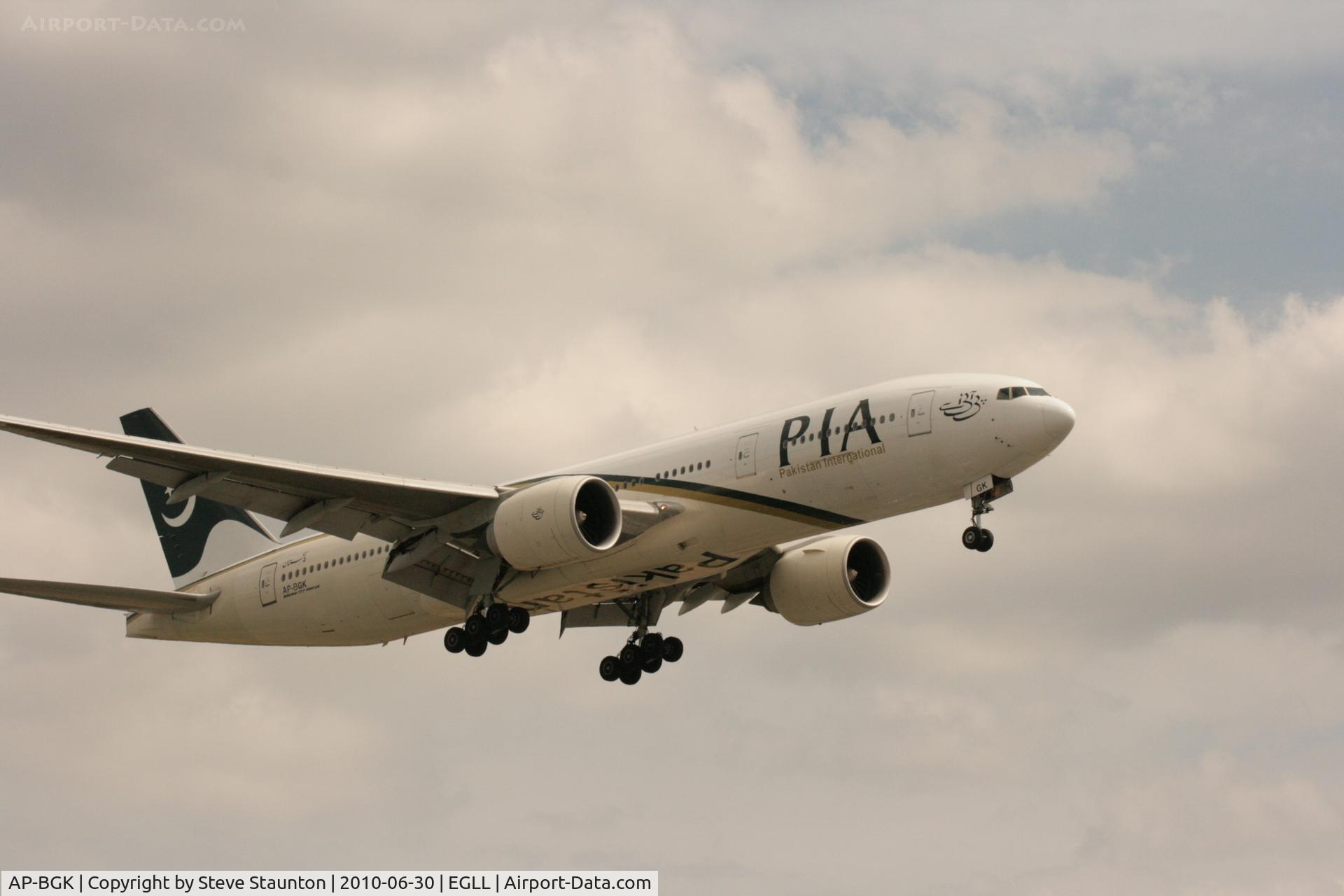 AP-BGK, 2004 Boeing 777-240/ER C/N 33776, Taken at Heathrow Airport, June 2010