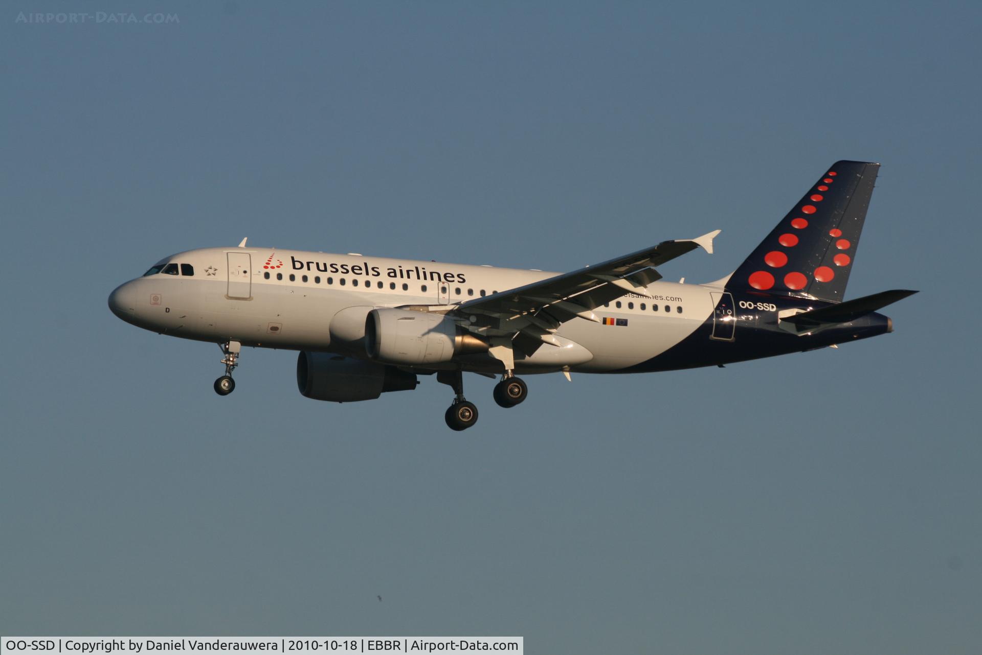 OO-SSD, 1999 Airbus A319-112 C/N 1102, Descending to RWY 25L
