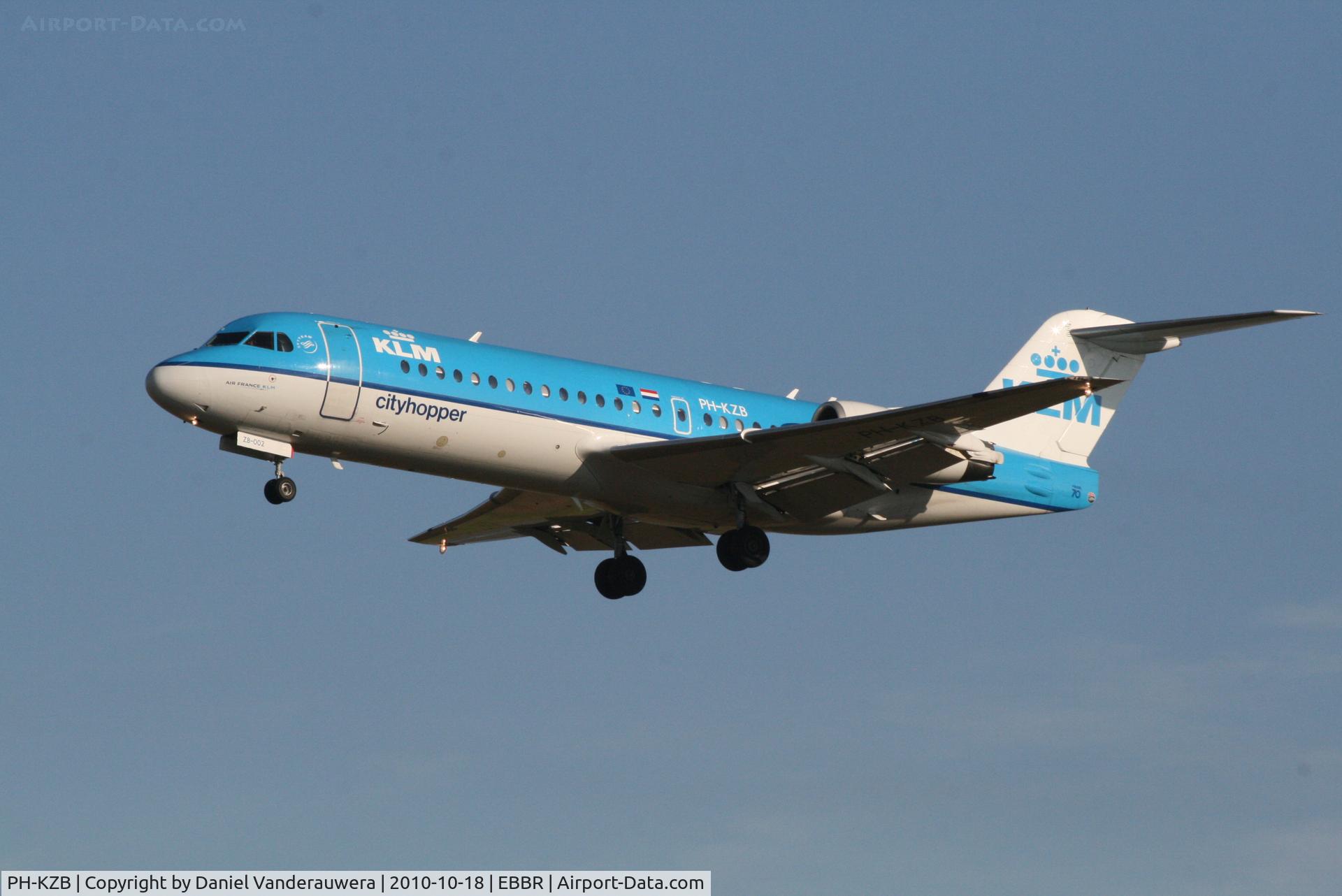 PH-KZB, 1996 Fokker 70 (F-28-070) C/N 11562, Arrival of flight KL1723 to RWY 25L