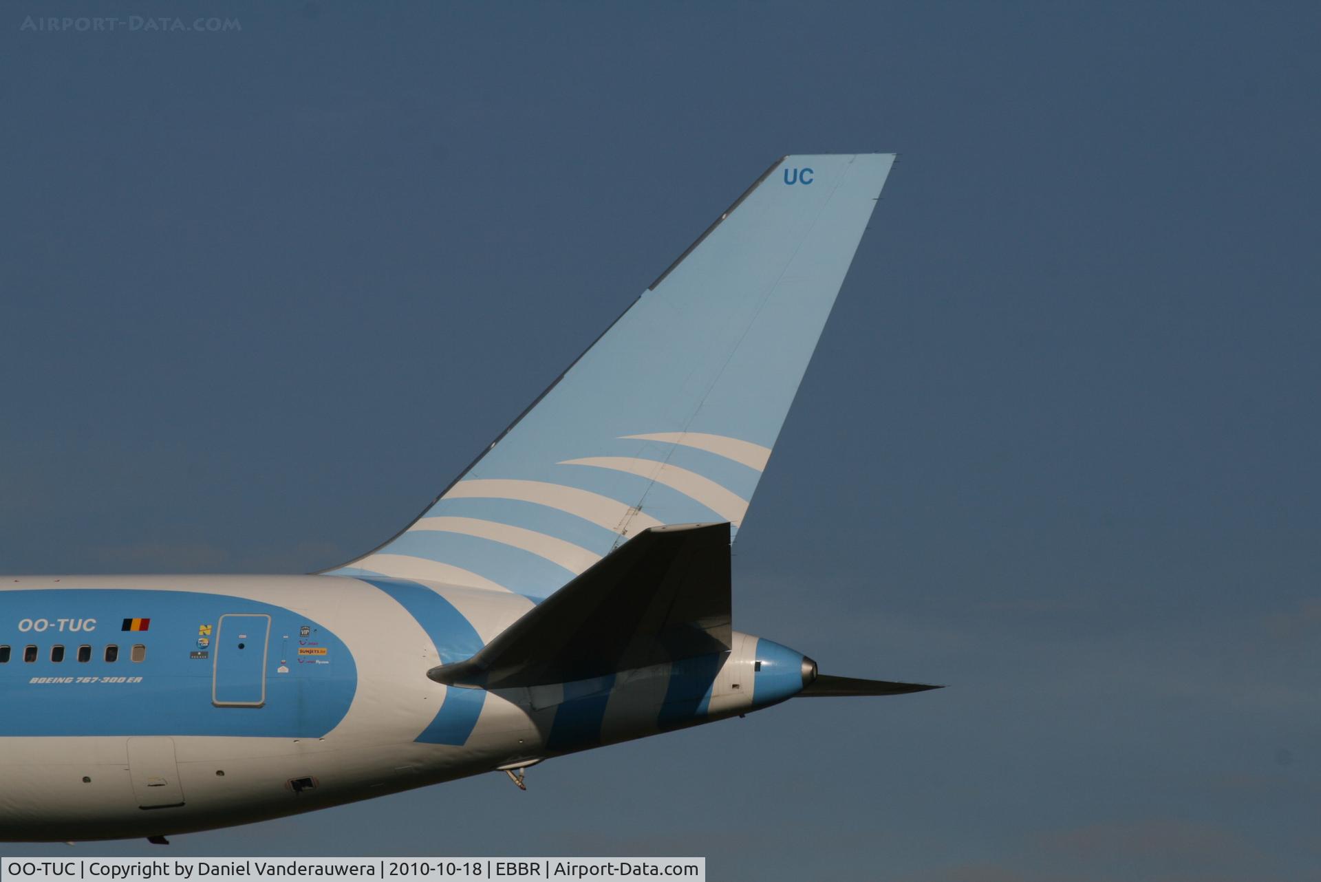 OO-TUC, 1990 Boeing 767-341/ER C/N 24844, Descending to RWY 25L